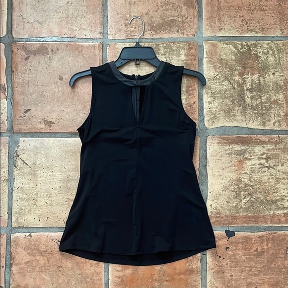🔷 Ecru Designer Cupro Blend Keyhole Sleeveless Blouse w Leather Trim Size Small - Picture 1 of 8